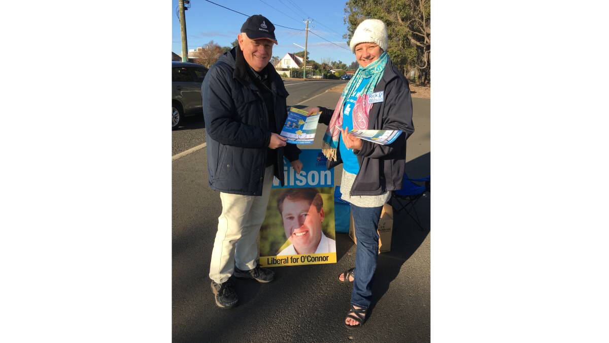 A cold morning in Collie wasn't enough to stop people voting early. 