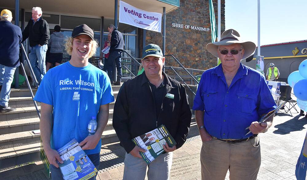 Keen volunteers campaigning in O'Connor outside the Shire of Manjimup chambers. Photo:  Lee Steinbacher.