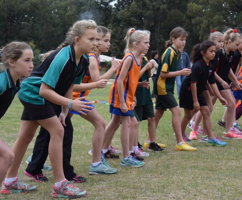 The tough competitors of the Year 4 Girls 1500m race were all set for the starting whistle before hitting the cross country circuit. 