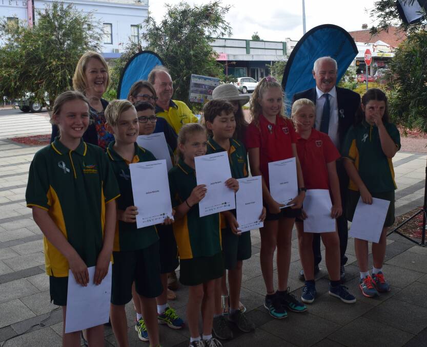Road Safety Minister Michelle Roberts, Collie-Preston MLA Mick Murray, members of the Industry Road Safety Alliance South West and the students who designed the images for the 2018 Road Safety calendar.