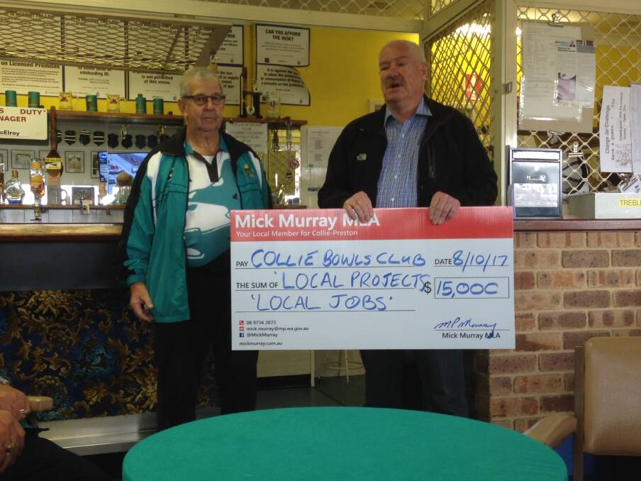 Mick Murray presenting the Local Projects Local Jobs grant to the Collie Bowls club. 