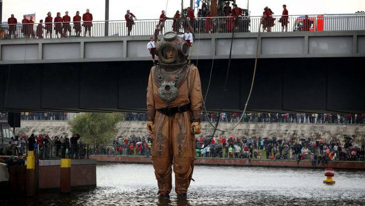 The Deep Sea Diver being pulled out of the Humboldt Hafen in Berlin. Photo: Penny Bradfield