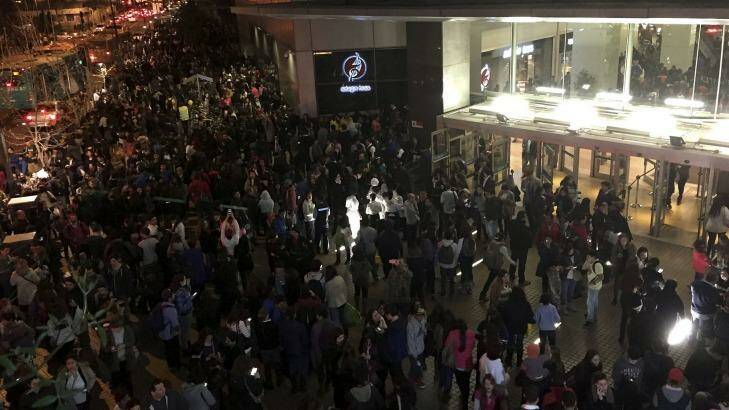 People evacuate a shopping mall in Santiago after a powerful earthquake hit off Chile's northern coast. Photo: Agencia Uno/AP