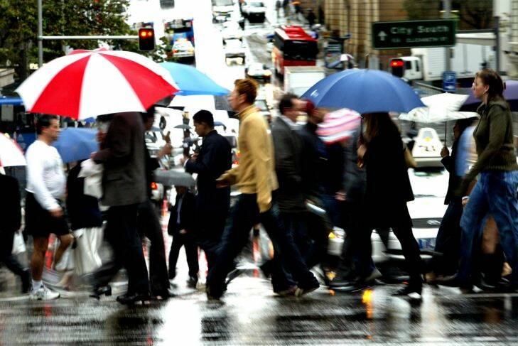shopper.syd.afr.030505.photo.rob homer --- white collar workers brave the rain in sydneys cbd   --- generic shop , shopping , retail , economy , umbrella , business , industry , employment , career , weather  ---afr first use--- SPECIALX 0509
***afrphotos.com***