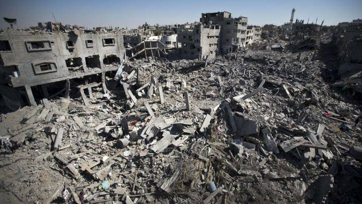Families returned to Gaza City on Saturday to find their homes ground into rubble by relentless Israeli tank fire and air strikes. The death toll in Gaza soared to more than 1,000 as bodies were pulled from the rubble during a 12-hour truce.