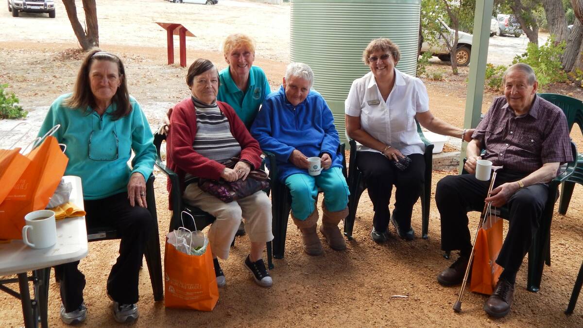 Collie played host to a garden workshop where local residents learnt to grow their own veges and were able to check out some feathered and furry friends.