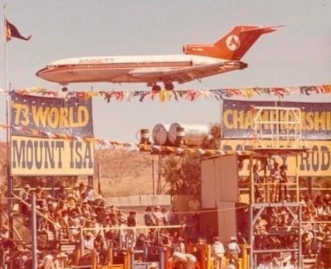  An Ansett Boeing 727 lands at Mount Isa during the 1973 rodeo. Photo: Richard Mansell 
