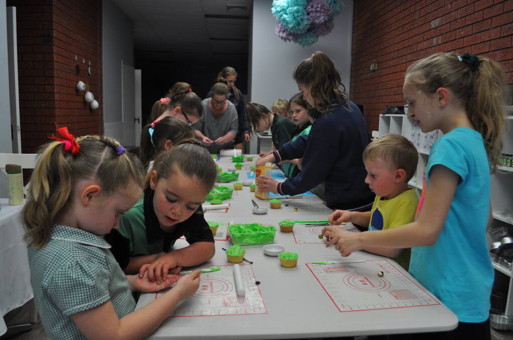 Cupcake designing course draws Collie children to Festiv Arty 2017. Photos: Thomas Munday. 