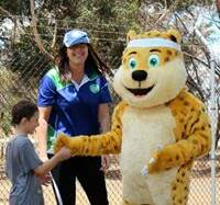 Izaiha Carter meeting Cheego Cheetah the mascot in williams