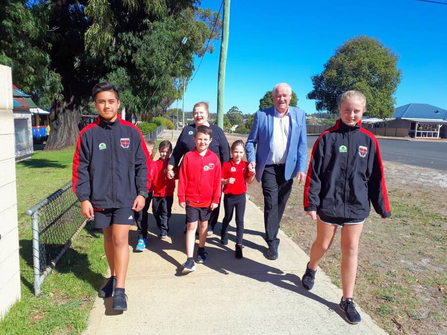 Education Minister Sue Ellery and Collie-Preston MLA Mick Murray walking Amaroo Primary School students to school. Photo: Supplied
