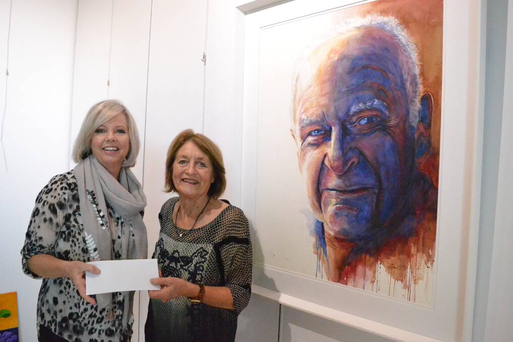 Perth based artist Catherine Garter being presented with the $1000 cheque by Collie bed and breakfast Whispering Pines owner Wanda Bird. Photo: Breeanna Tirant 